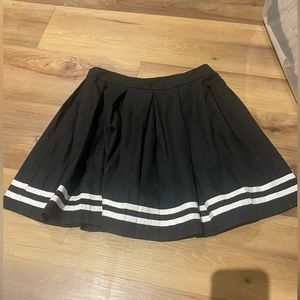 Black and white pleated skirt size smallDONATED